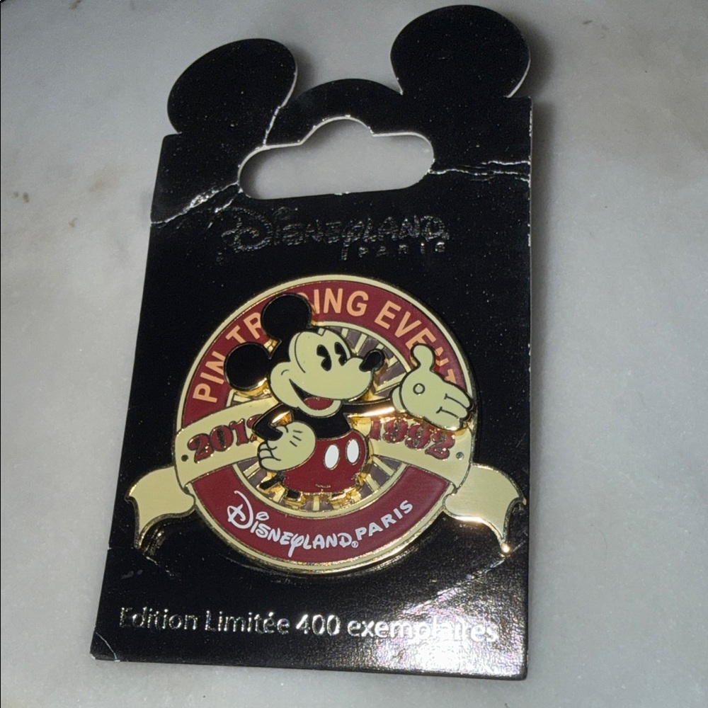 Limited  Edition 400 pieces Red and Gold Mickey Pin from Disneyland Paris